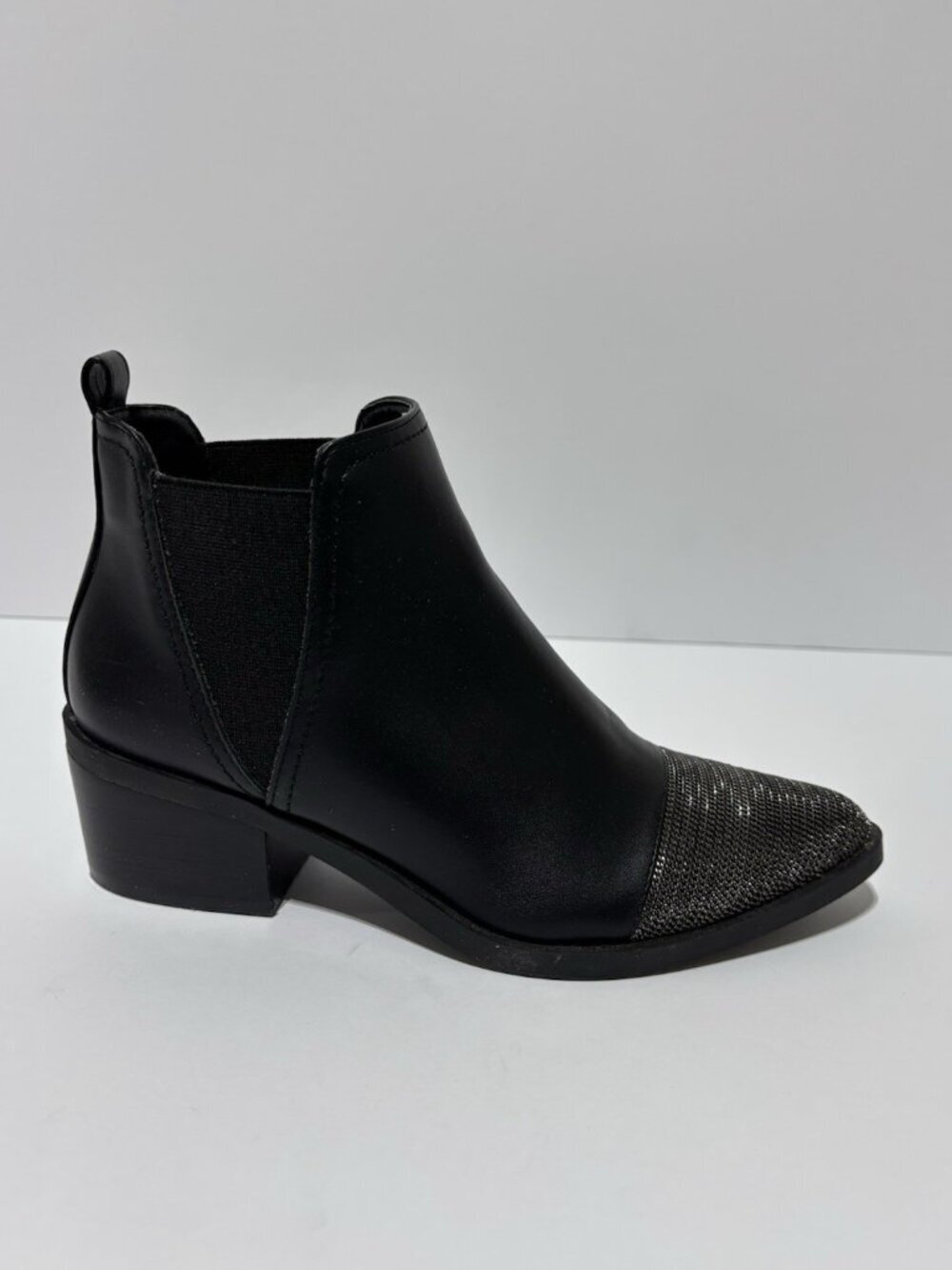 Report Women’s Zeregra Black Ankle Bootie, Size 6 M